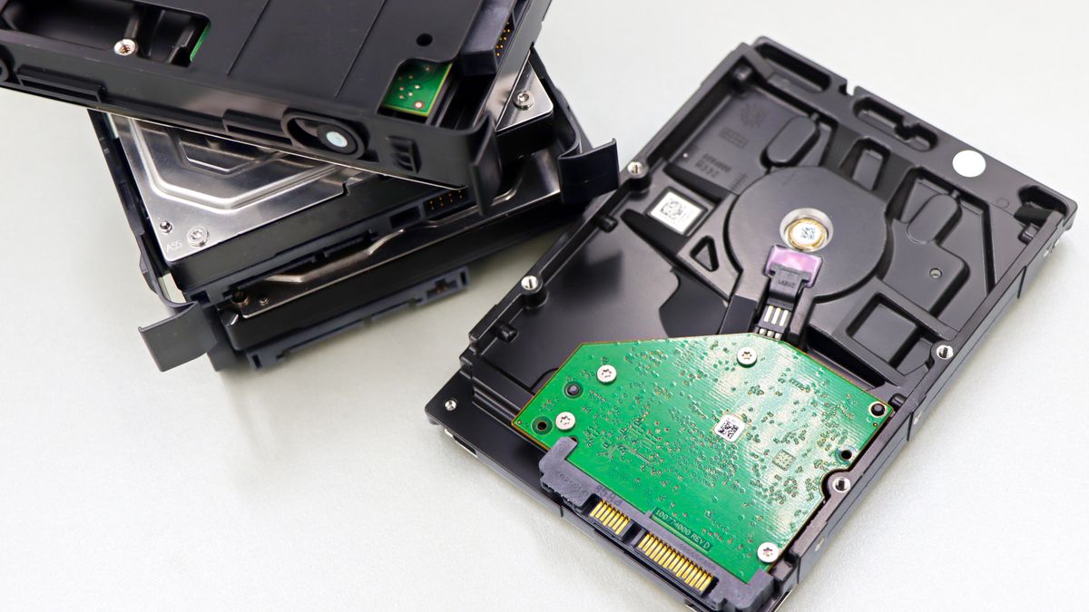Tumpukan hard disk untuk pengiriman DCP